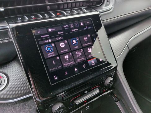 Used 2025 Jeep Grand Cherokee Laredo RWD image 25