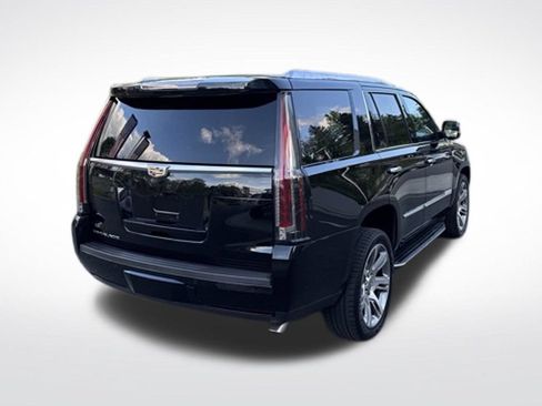 Used 2018 Cadillac Escalade Luxury AWD/4WD image 6
