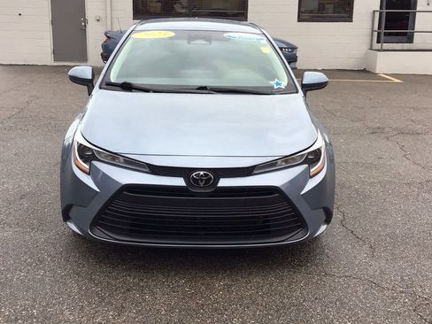 Used 2023 Toyota Corolla LE image 2