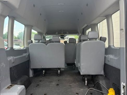 Used 2018 Ford Transit 350 XL image 23