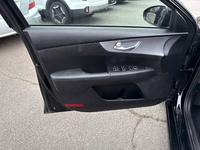 Used 2023 Kia Forte LXS w/ LXS Technology Package FWD image 13
