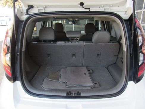 Used 2017 Kia Soul EV-e image 21