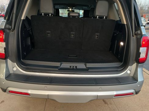 Used 2024 Ford Expedition XLT image 11
