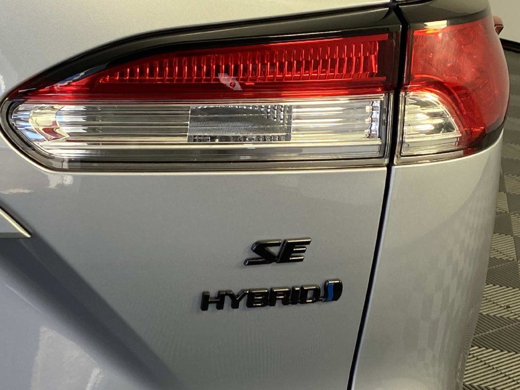Used 2024 Toyota Corolla Cross AWD Hybrid image 8
