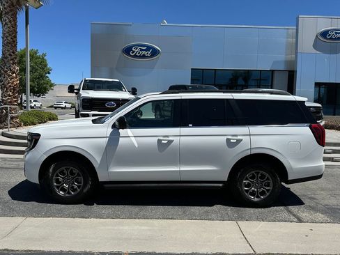 Used 2025 Ford Expedition Active RWD image 3