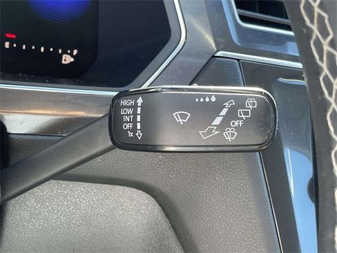 Used 2022 Volkswagen Tiguan SE image 17