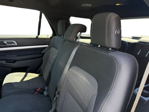 Used 2016 Ford Explorer XLT AWD/4WD image 16