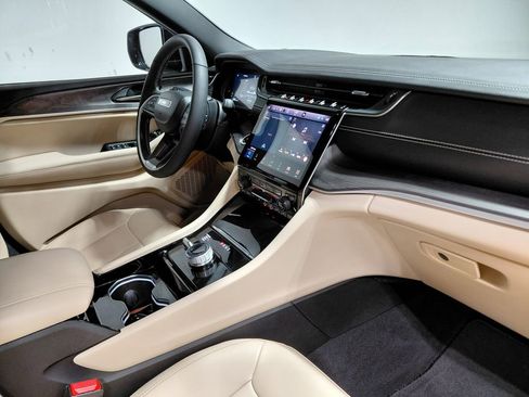 Used 2023 Jeep Grand Cherokee L Limited image 31