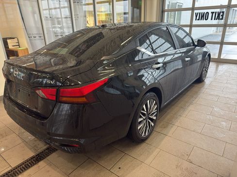 Used 2024 Nissan Altima 2.5 SV image 5