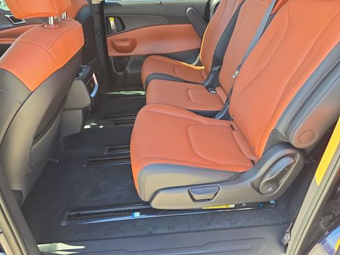 New 2026 Kia Carnival EX FWD image 17