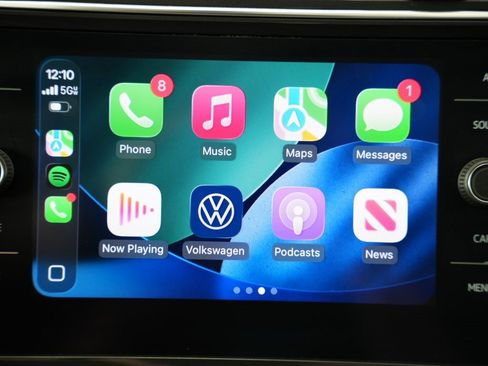 Used 2021 Volkswagen Tiguan SE w/ Panoramic Sunroof Package image 23