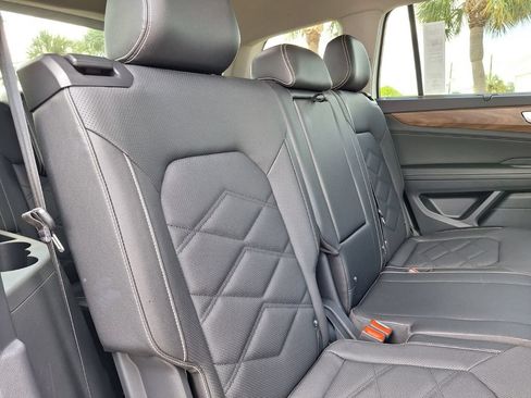 Used 2025 Volkswagen Atlas SE FWD image 31