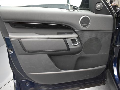 Used 2023 Land Rover Discovery S image 9