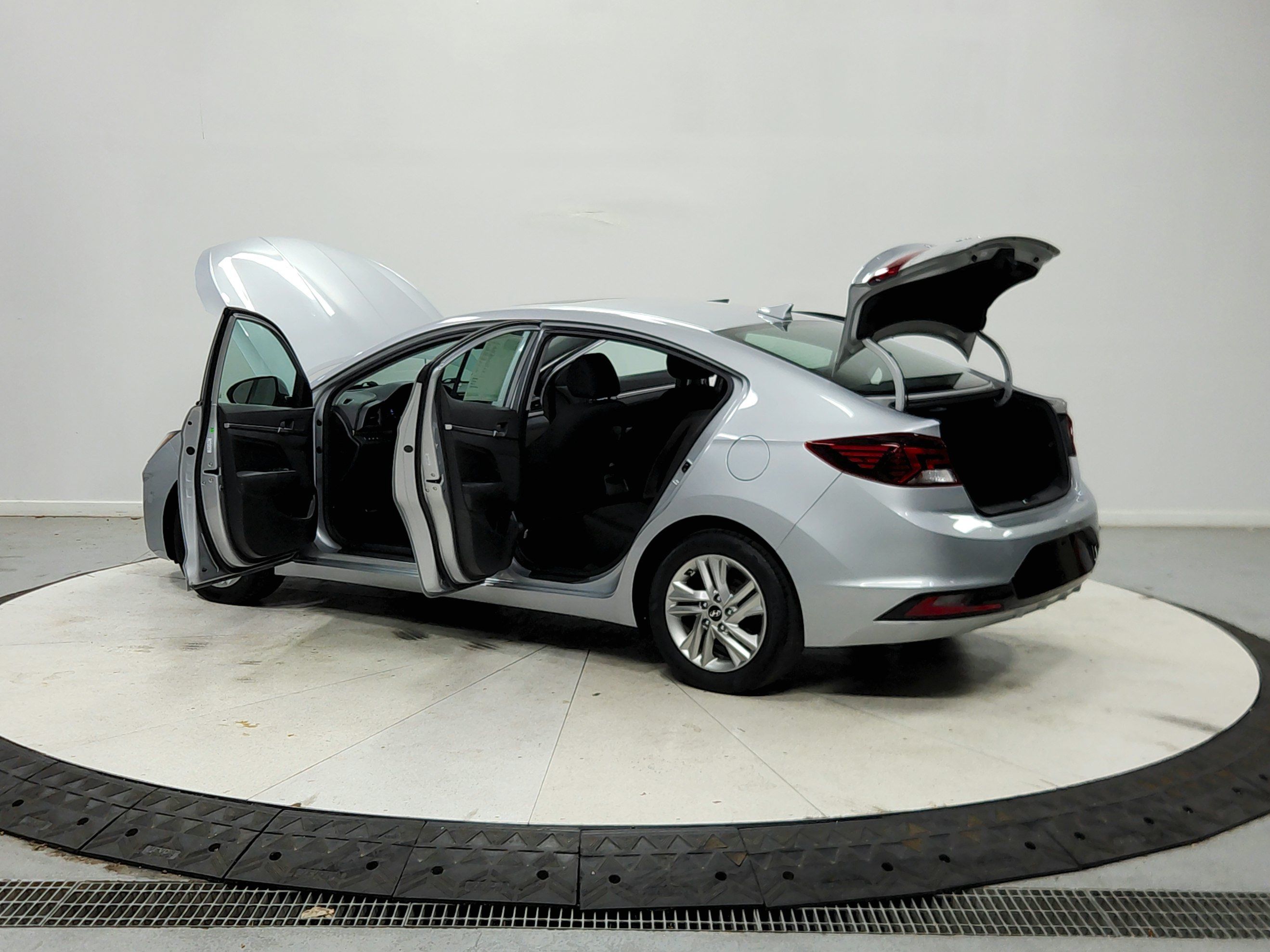 Used 2020 Hyundai Elantra Value Edition w/ Cargo Package (C1) FWD image 14