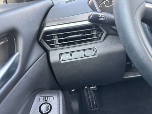 Used 2025 Nissan Altima 2.5 SV FWD image 33