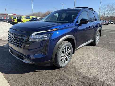 New 2026 Nissan Pathfinder SL image 1