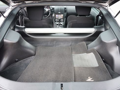 Used 2009 Nissan 370Z Touring w/ Sport Pkg image 13