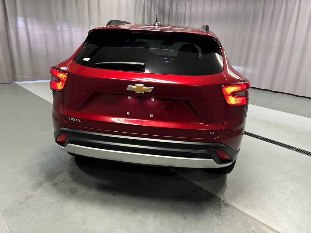 Used 2025 Chevrolet Trax LT w/ LT Convenience Package FWD image 6