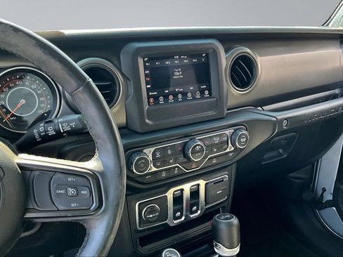 Used 2022 Jeep Wrangler Sport AWD/4WD image 9