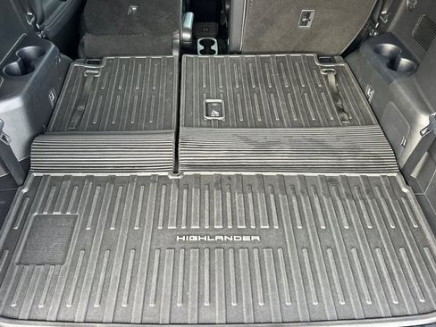 Used 2022 Toyota Highlander XLE image 17