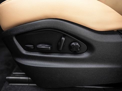Certified 2026 Porsche Cayenne AWD/4WD image 19