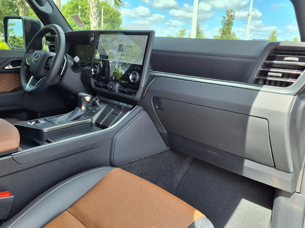 Used 2024 Lexus GX 550 w/ Cold Area Package AWD/4WD image 14
