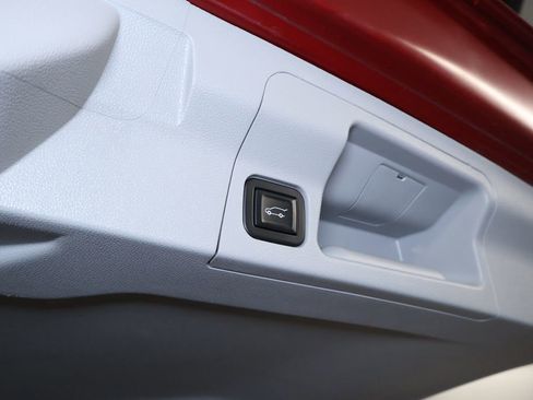 Used 2021 GMC Acadia SLT w/ LPO, Floor Liner Package image 19