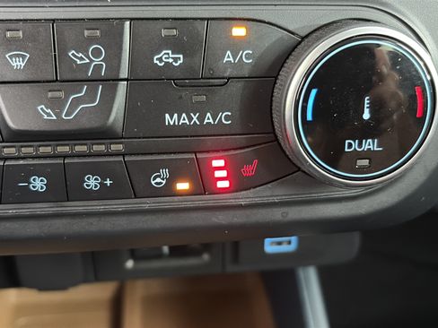Used 2022 Ford Maverick Lariat w/ Lariat Luxury Package FWD image 26