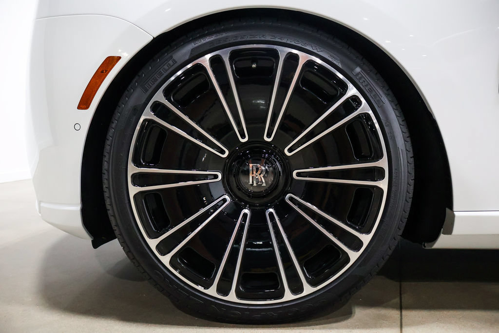 Used 2025 Rolls-Royce Cullinan Black Badge AWD/4WD image 29