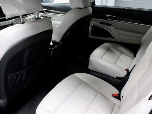 Used 2024 Kia Telluride EX w/ EX Captain's Chair Package FWD image 21