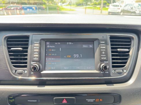 Used 2019 Kia Sedona L FWD image 24
