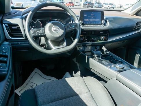 Used 2021 Nissan Rogue SV image 12