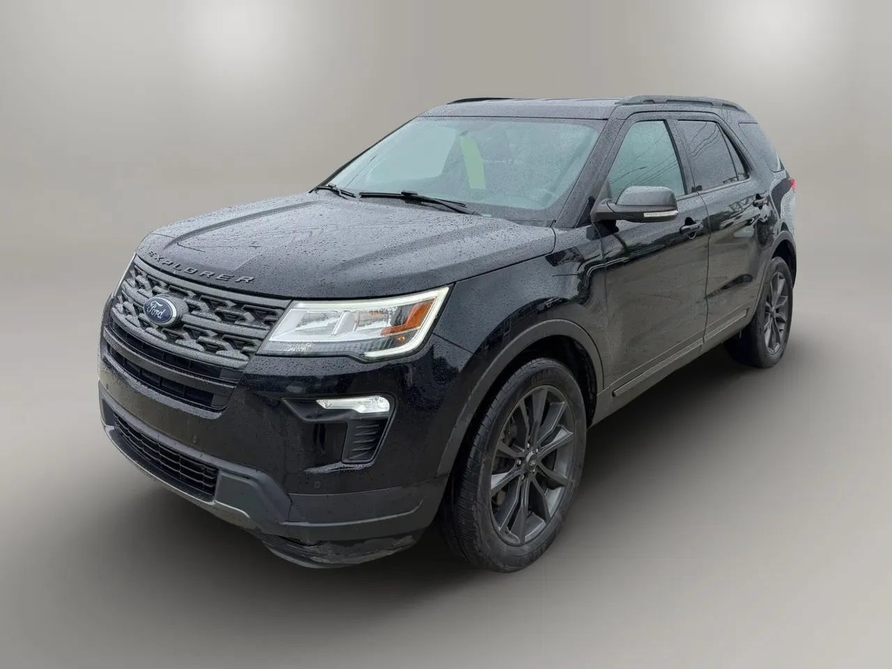 Used 2018 Ford Explorer XLT w/ Equipment Group 202A AWD/4WD image 3