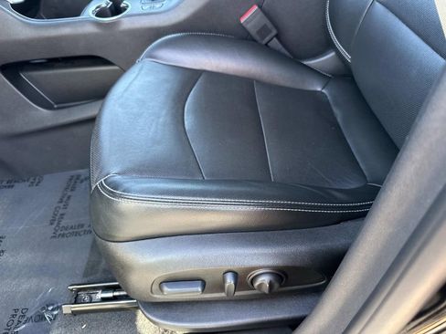 Used 2023 GMC Terrain SLT image 20