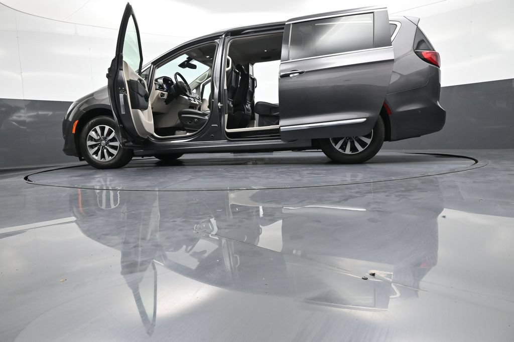 Used 2020 Chrysler Pacifica Touring-L Plus FWD image 52