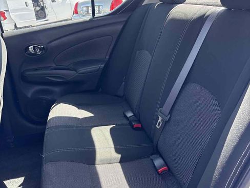 Used 2018 Nissan Versa SV FWD image 9