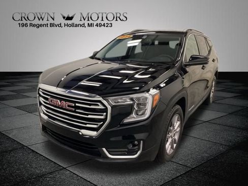 Certified 2024 GMC Terrain SLT w/ Infotainment Package II image 3