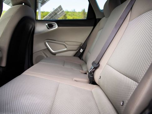 Used 2022 Kia Soul LX FWD image 12