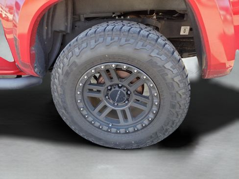 Used 2017 Toyota Tacoma SR5 w/ Tow Package image 29