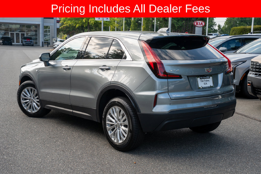 Used 2024 Cadillac XT4 Luxury w/ Cold Weather Package FWD image 4