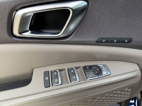 New 2026 Kia Carnival EX FWD image 11