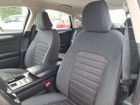 Certified 2020 Ford Fusion SE image 18