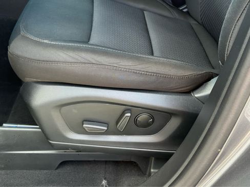 Used 2023 Ford Explorer XLT AWD/4WD image 12