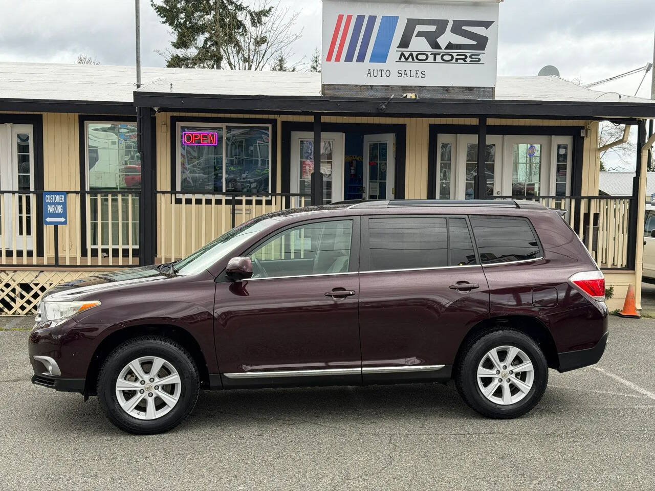 Used 2013 Toyota Highlander Plus AWD/4WD image 3