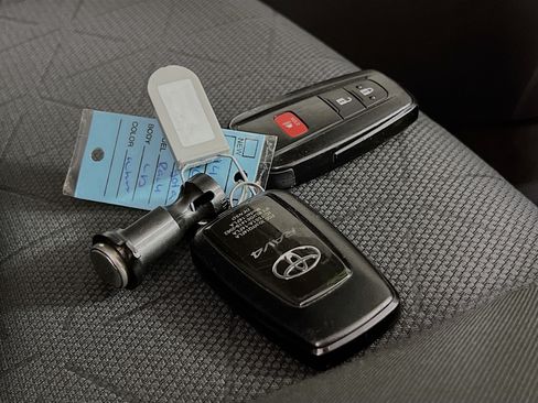 Used 2022 Toyota RAV4 XLE FWD image 36