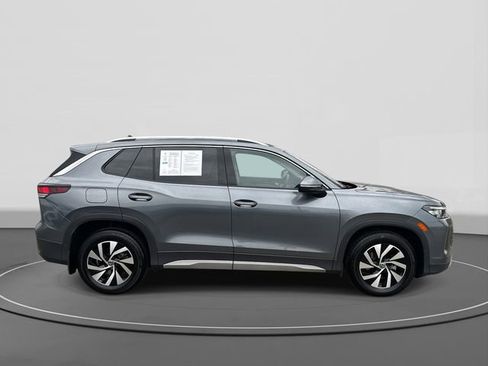 Used 2025 Volkswagen Tiguan S image 3