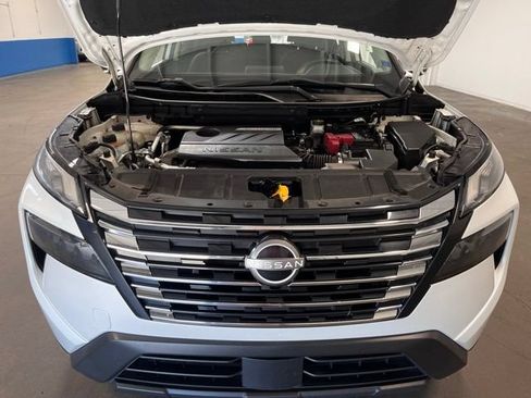 Used 2024 Nissan Rogue SV FWD image 9