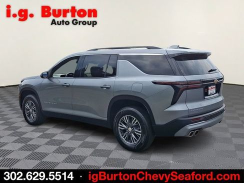Used 2024 Chevrolet Traverse LT FWD image 4