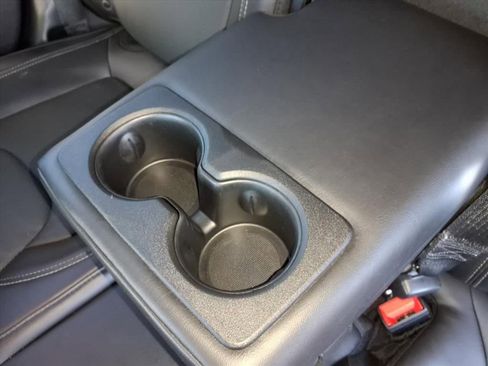 Used 2019 Jeep Cherokee Limited image 29