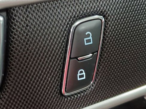 Used 2022 Ford Explorer XLT w/ Equipment Group 202A image 30